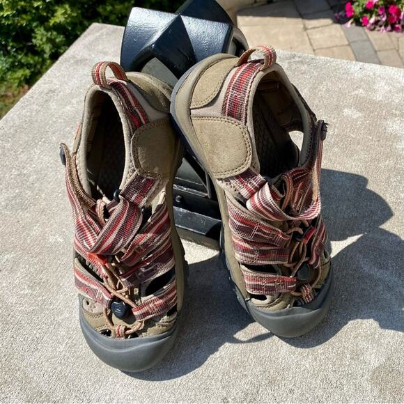 Keen Hiking Closed Toe Sandals Boys Size 5 US Waterproof Outdoors Tan Orange - Picture 2 of 16